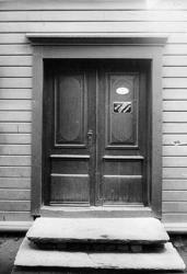 ";Bolighus i Storgata med matrikkel nummer 452."; Bildet er 