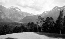 Muligens Eresfjord i Nesset kommune. Fra Nordmøre museums fo