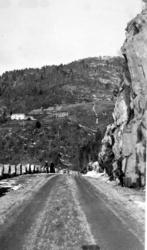 Breivika, mellom Boggestranda og Eresfjord, tatt utover, Vei