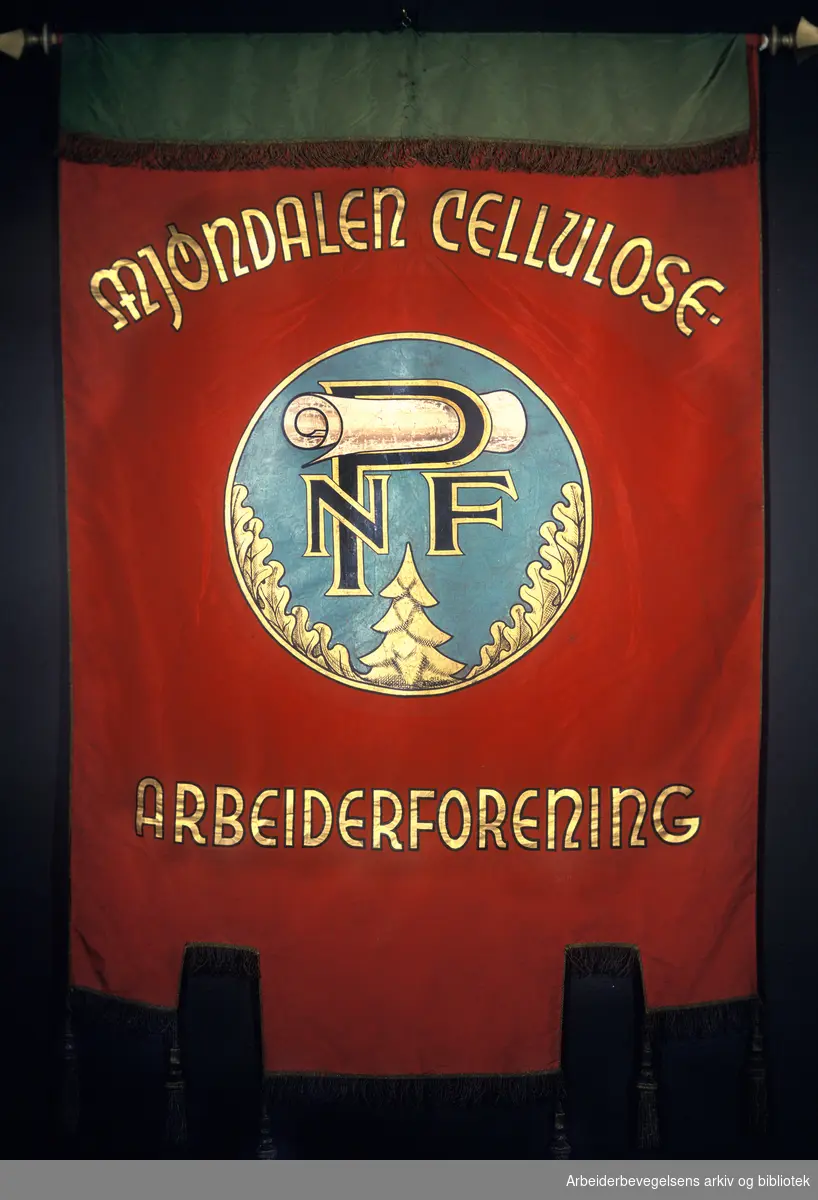 Mjøndalen cellulosearbeiderforening avd 36.Stiftet 4. februar 1906..Forside..Fanetekst: Mjøndalen cellulose-arbeiderforening NPF.