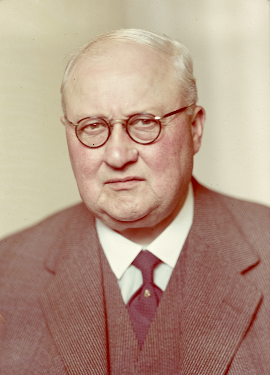 Järnhandlare Robert Österberg på en bild tagen 1948.