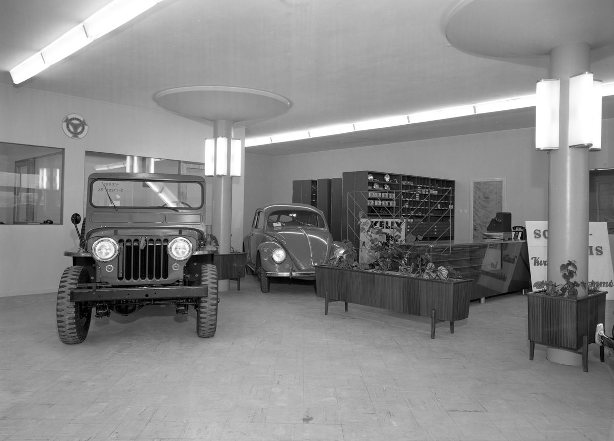 Interiör från Motorkompaniet i Arvika 17/4 1950.