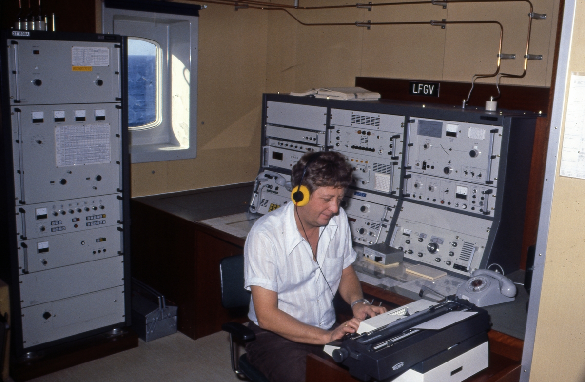 Gnisten i radiorommet på T/T ‘Wind Eagle’ (b. 1977, Kockums Varv, Malmø, Sverige).
