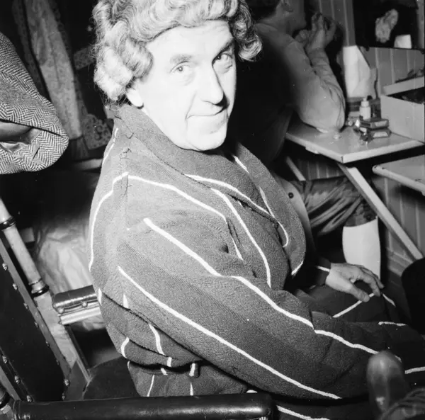 Vardens arkiv. Riksteateret. Premiere på "Den stundesløse" a