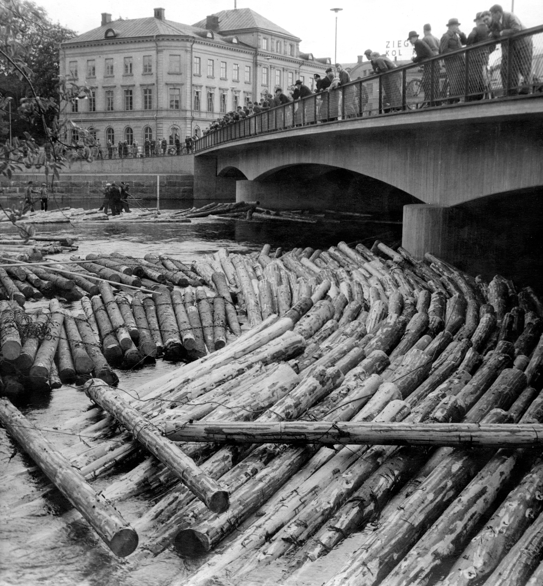 Timmerbråte vid Klarabron 1947.