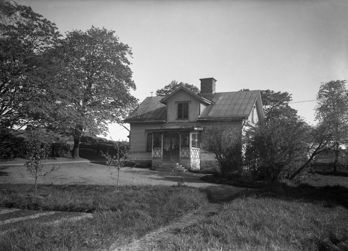 Engholmska villan, byggd på 1870-talet, låg i sluttningen snett nedanför Herrhagens vattentorn.