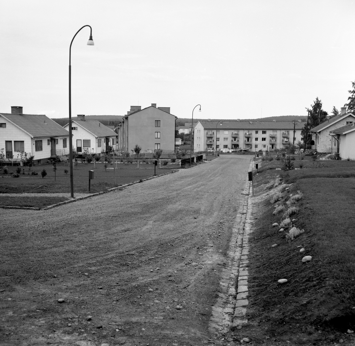 Någonstans i Värmland - från slutet av 1950-talet. Kommentar från användare."Geijersgatan i Forshaga".