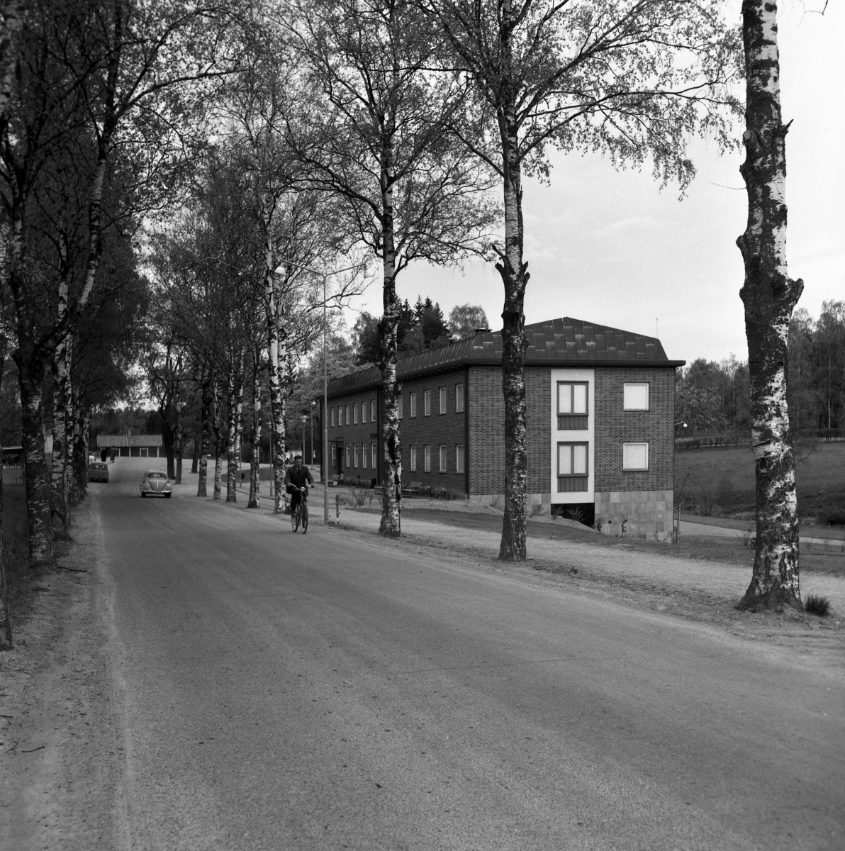 Någonstans i Värmland - från slutet av 1950-talet. Kommentar från användare: "Kommun och polishuset vid Stationsgatan i Molkom".