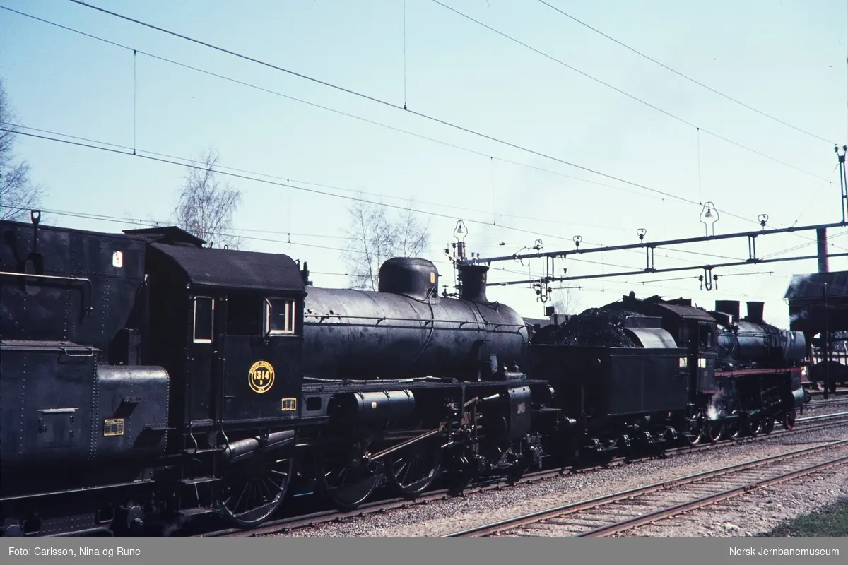 Damplokomotiv type 26c nr. 411 og SJ litra B nr. 1314 med ekstratog for Svenska Järnvägsklubben på Kongsvingerbanen