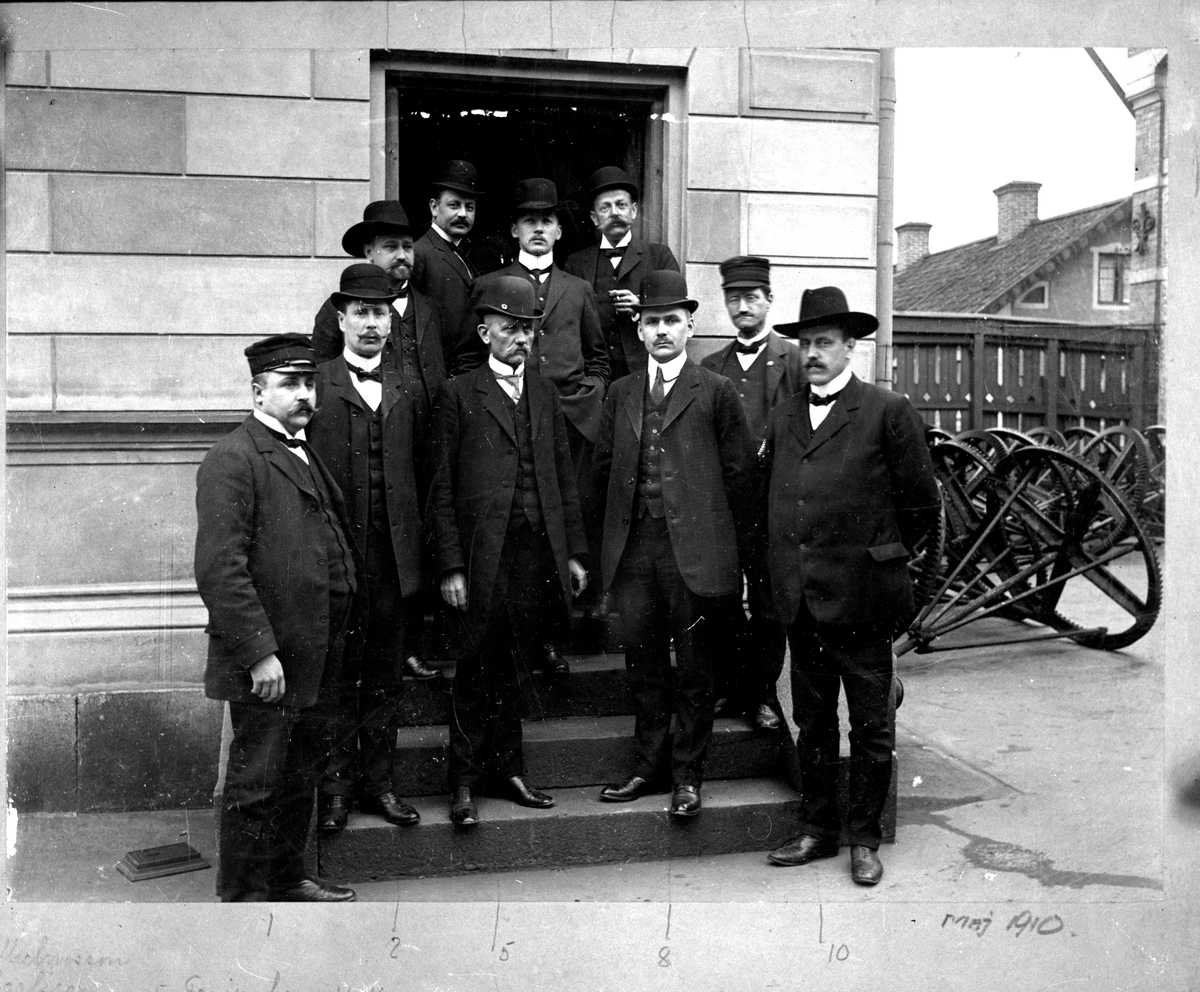 Kontorspersonal, KMV 1911.
Fotograf okänd.