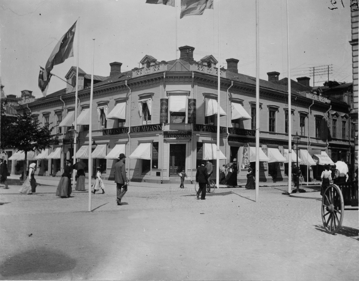 Drottninggatan under kungabesöket vid Gävleutställningen 1901.