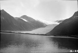 SVARTISEN: BREARM TIL HOLANDSFJORDEN.