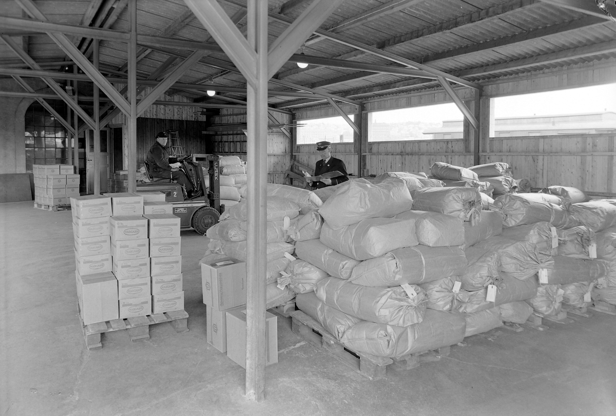 Fra Jernbanens godsekspedisjon i Trondheim