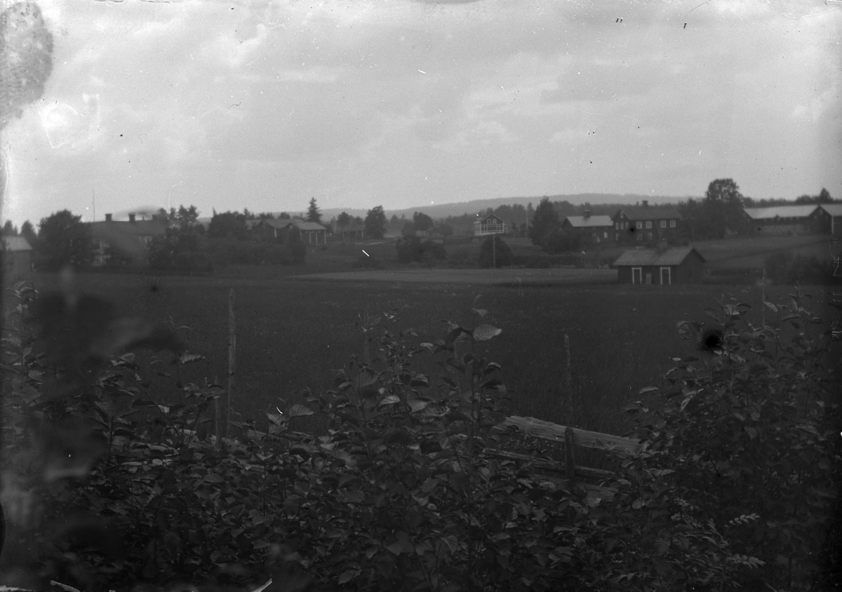 Åsmundshyttans gamla bykärna. Foto våren 1919.