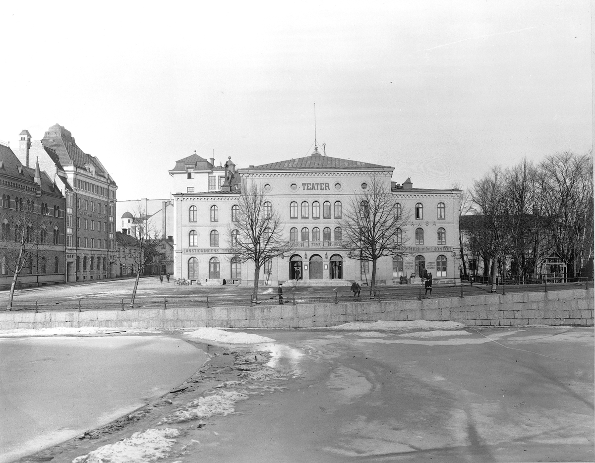 Foto från Örebro med Örebro Teater avbildad.