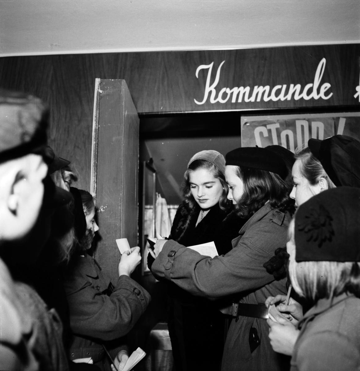 Eva Henning - Ekmans besök på Saga-biografen. November 1944

