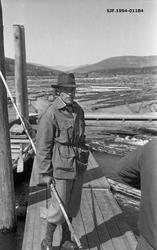 Oppsynsmann Wethe ved Lillehammer lense, fotografert på en a