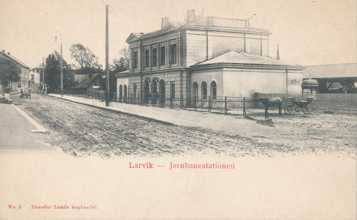 Larvik stasjonsbygning fra bysiden