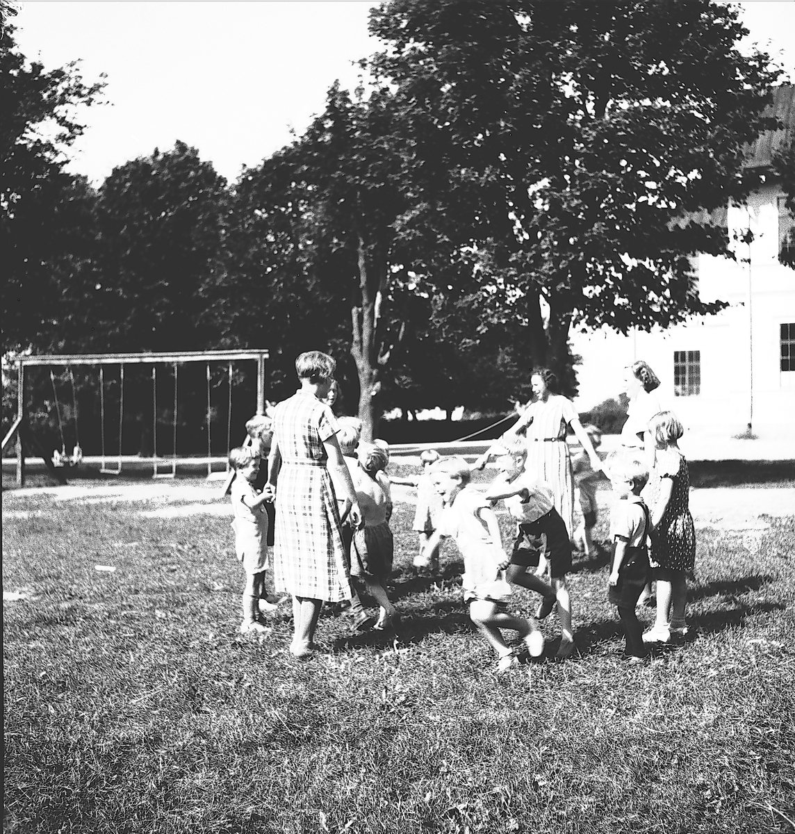 Barnkoloni i Strömsbro. År 1938. Reportage för Arbetarbladet
