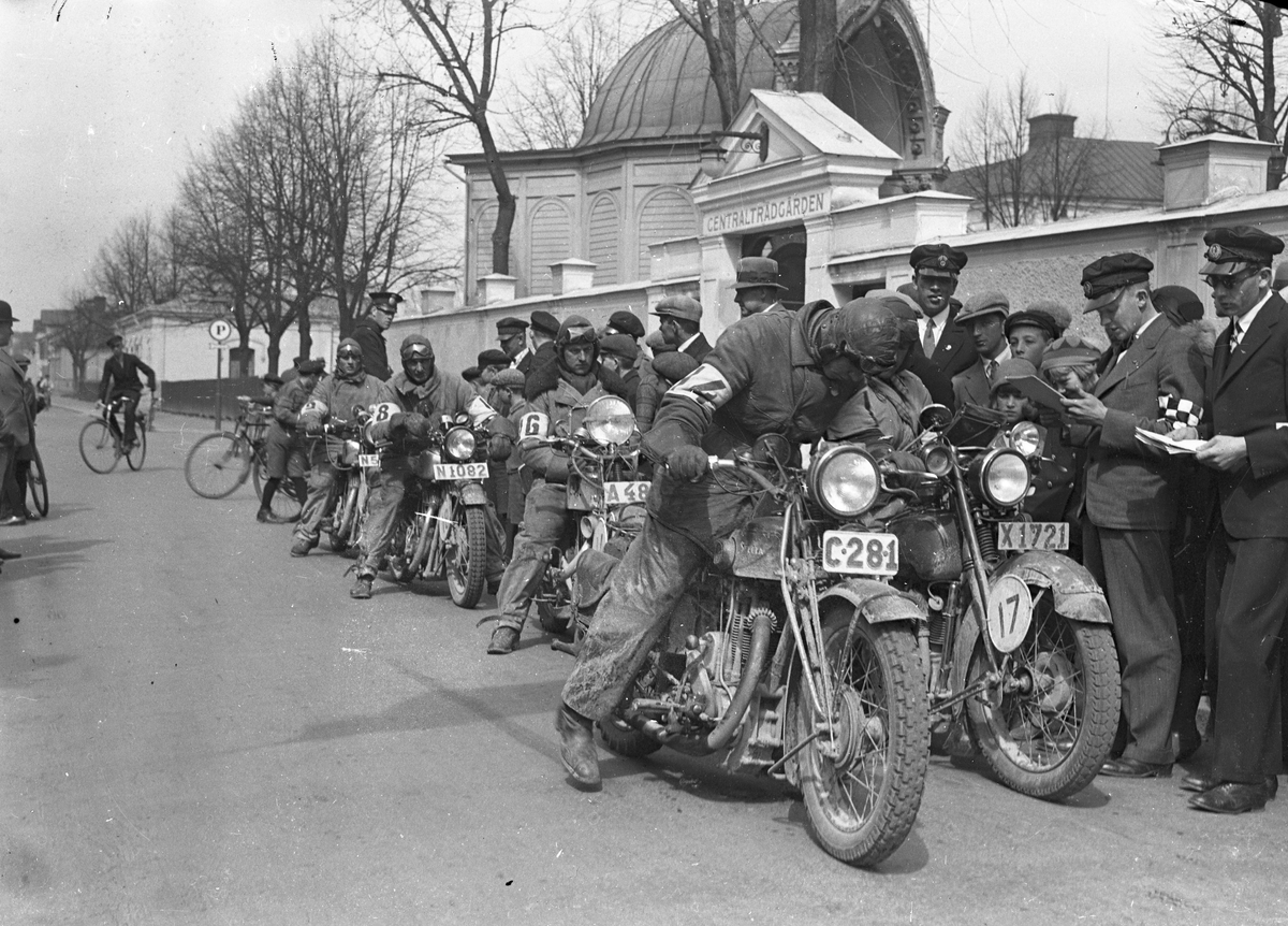 Motorcykeltävling. Vid Centralträdgården (Grand Central Hotell)