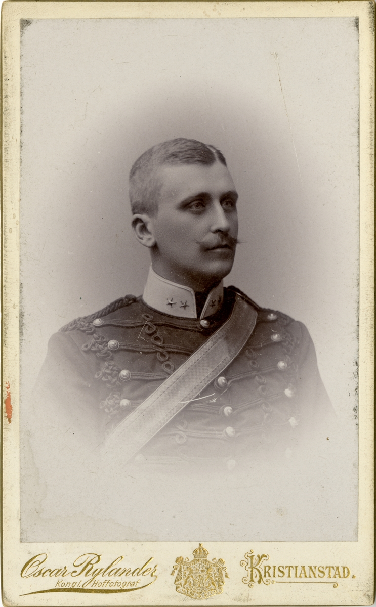 Porträtt av Karl Hjalmar Schmidt, löjtnant vid Wendes artilleriregemente A 3.