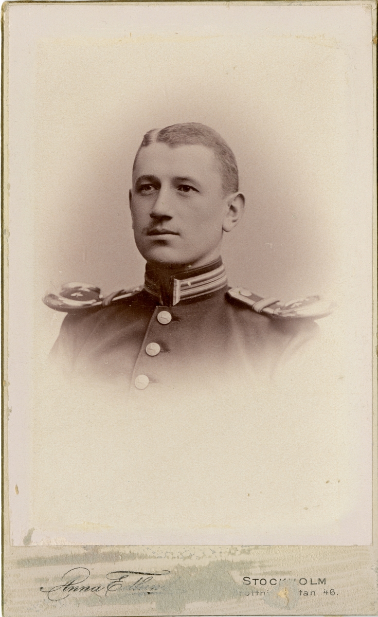 Porträtt av Gideon Svartz, major vid Karlskrona grenadjärregemente I 7.
Se även AMA.0009850.
