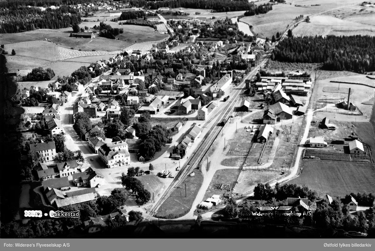 Rakkestad sentrum, skråfoto 1951.