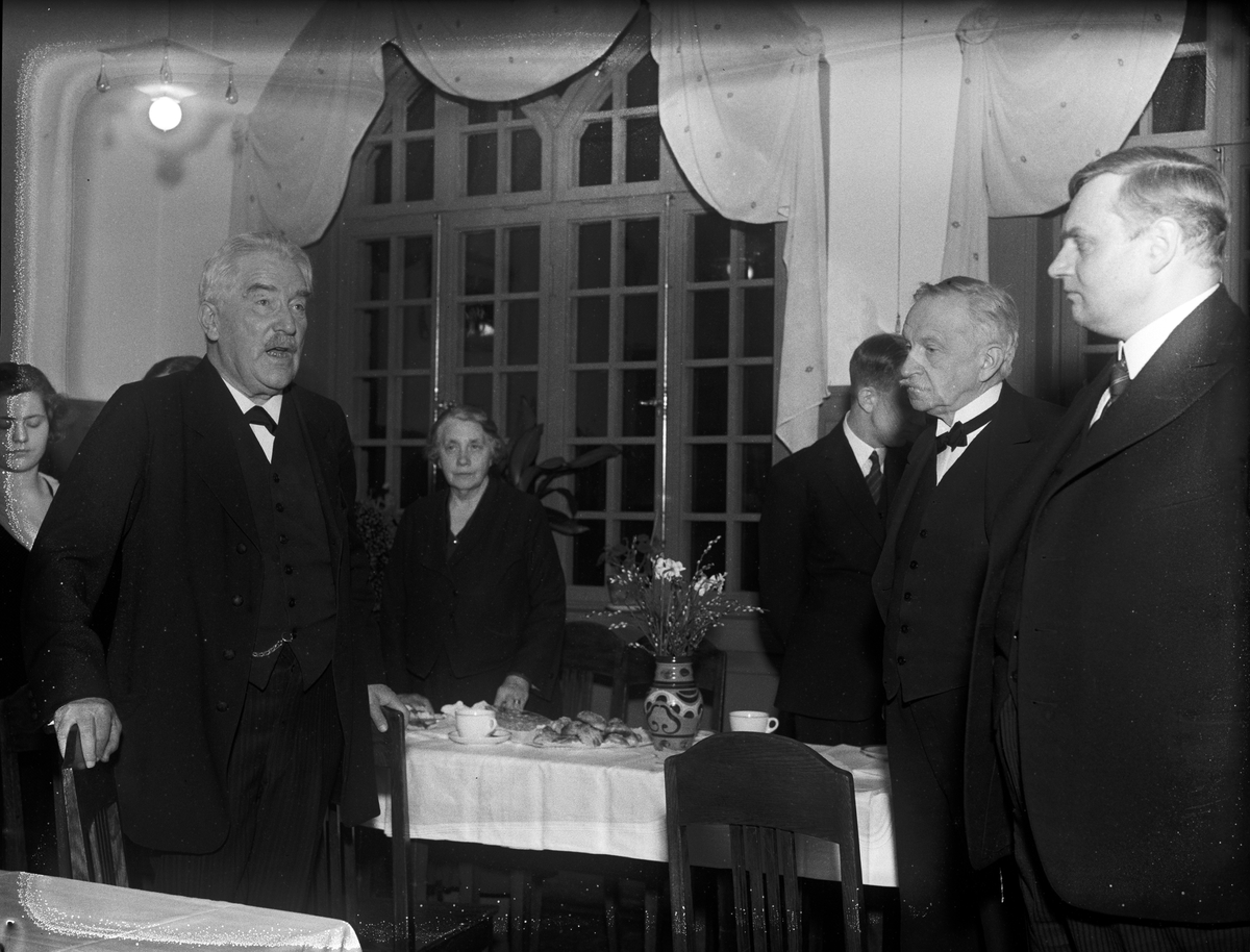 "Vacker femtioårsfest" - Uppsala arbetarinstitut firar 50-årsjubileum, professor Arvid Gustaf Högbom berättar minnen, KFUM-borgen, Uppsala 1933