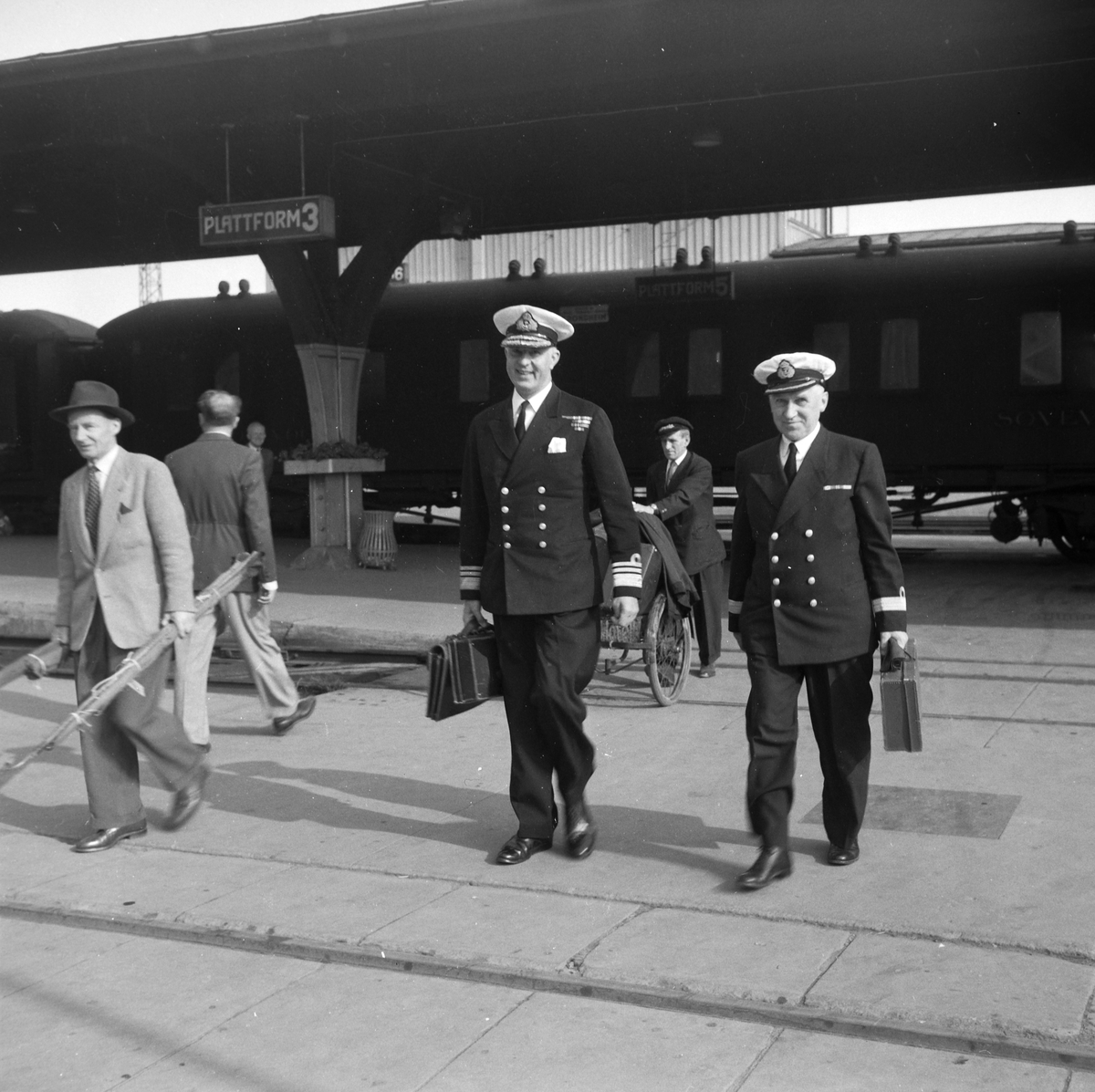 Vise admiral Edward Malcolm Evans-Lomb ankommer Trondheim