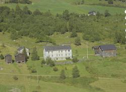 Kleva gård og pensjonat, to stabbur, Baklia, Østre Gasdal