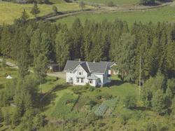 Bolighus, kjøkkenhage, telt i hagen, Granbakken, Østre Gausd