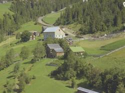 Bjørkheim småbruk, gamle bygninger, Bårdslistuen rett bak Ol