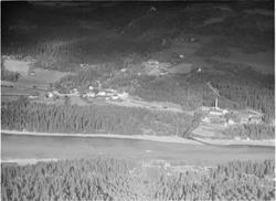 Tretten, før 1951, gårdsbruk , granskog, meieri, kirke. Bild