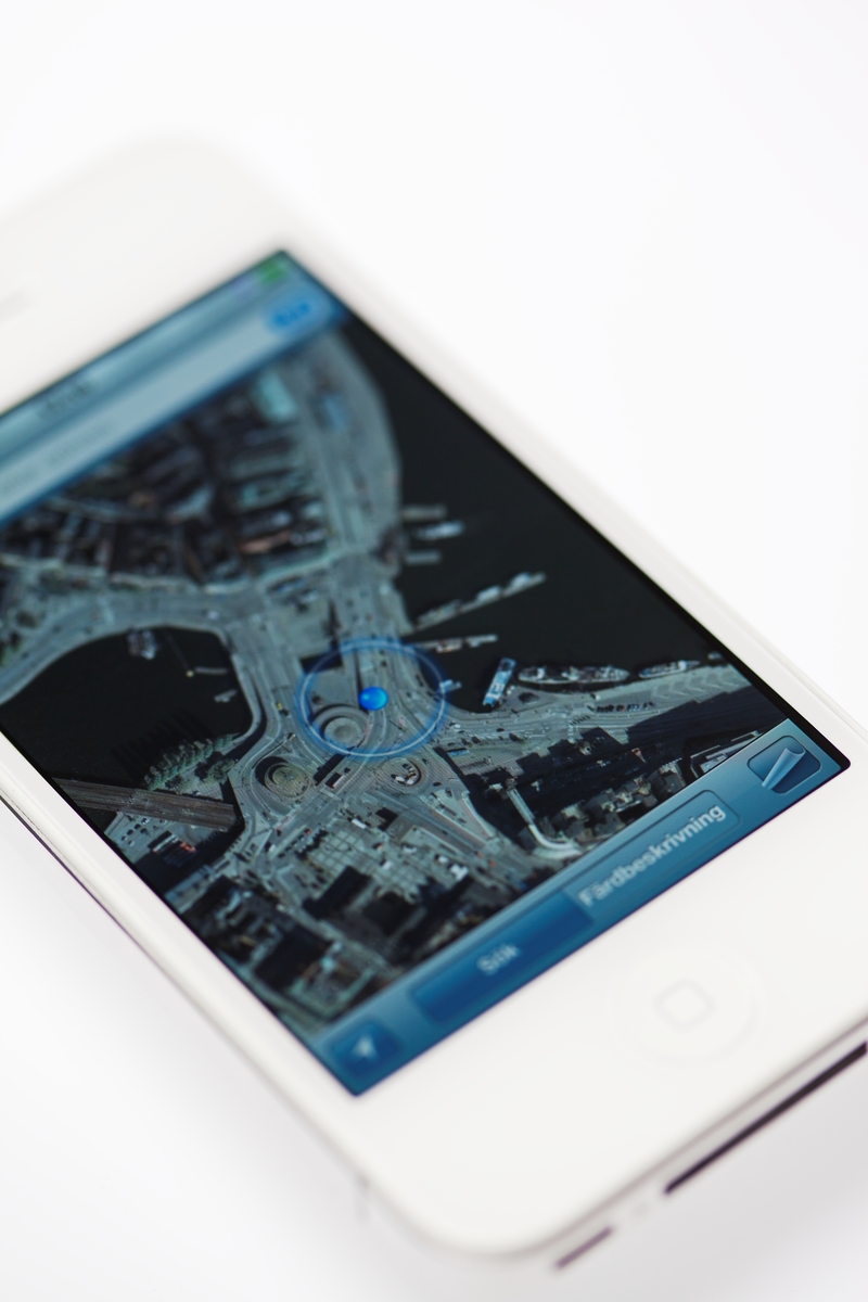 Bild till utställningen 100 innovationer föreställande innovationen "gps".
Gps-funktionen på Apple Iphone 4. Det föristallerade programmet "Kartor" kan användas som gps.
Kartorna hämtas från Google Maps.
Privat telefon.