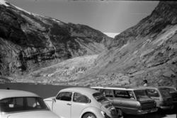 Biler ved Nigardsbreen