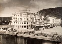 Drammen
Grand hotel på Bragenes torg.