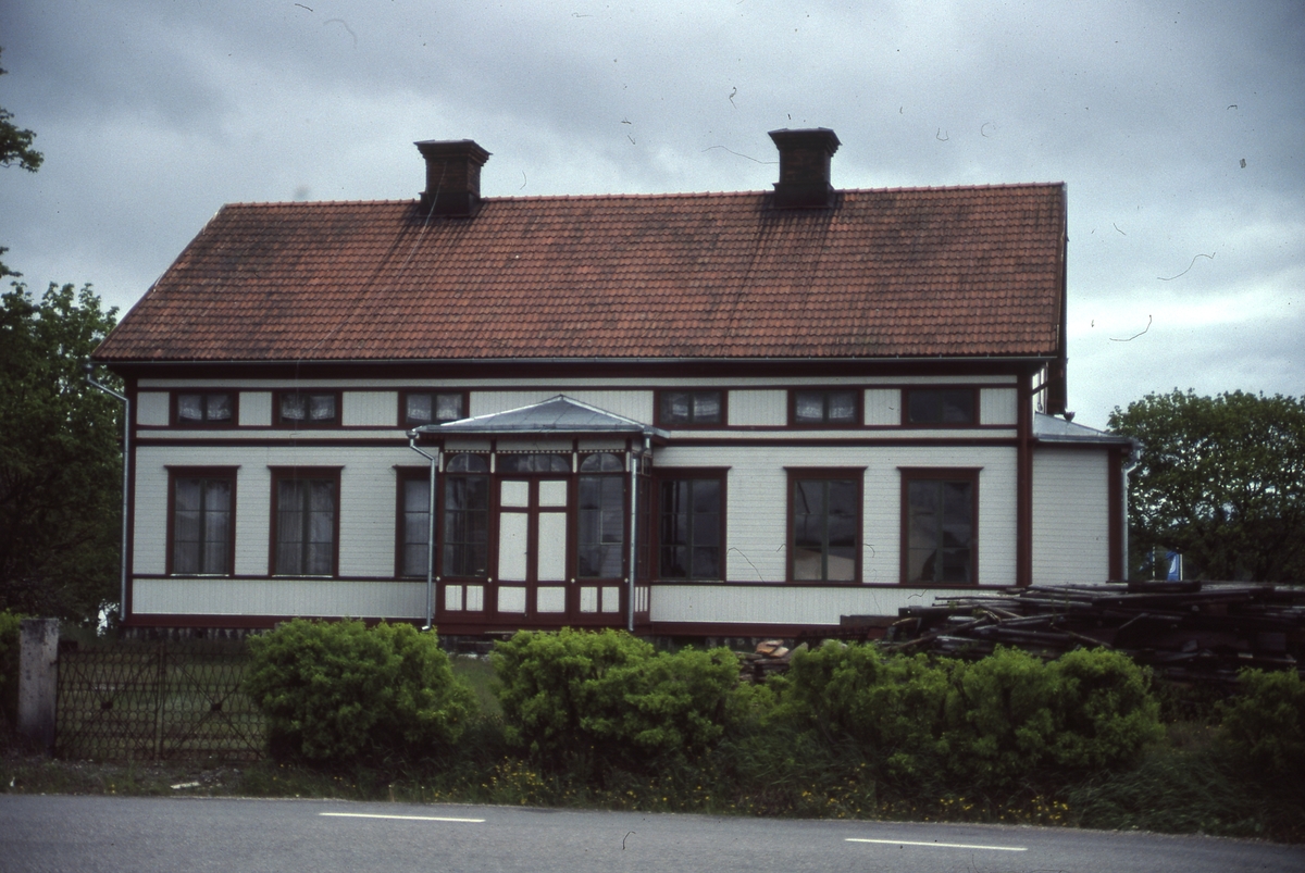 Riksdagsmans blev byggnadsminne 1990. Gården har fått sitt namn efter riksdagsmannen Anders Göransson, som levde där vid 1800-talets slut. Byggnadsår 1884.
Foto den 5 juni 1991.