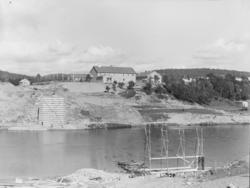 Karasjok sommeren 1951. Den samiske ungdomsskole. Bruen unde