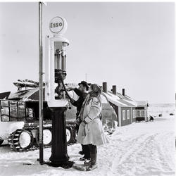 Butikk og bensinstasjon på Finnmarksvidda.