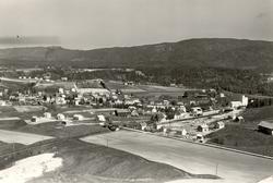 Flyfoto av området rundt Bø stasjon