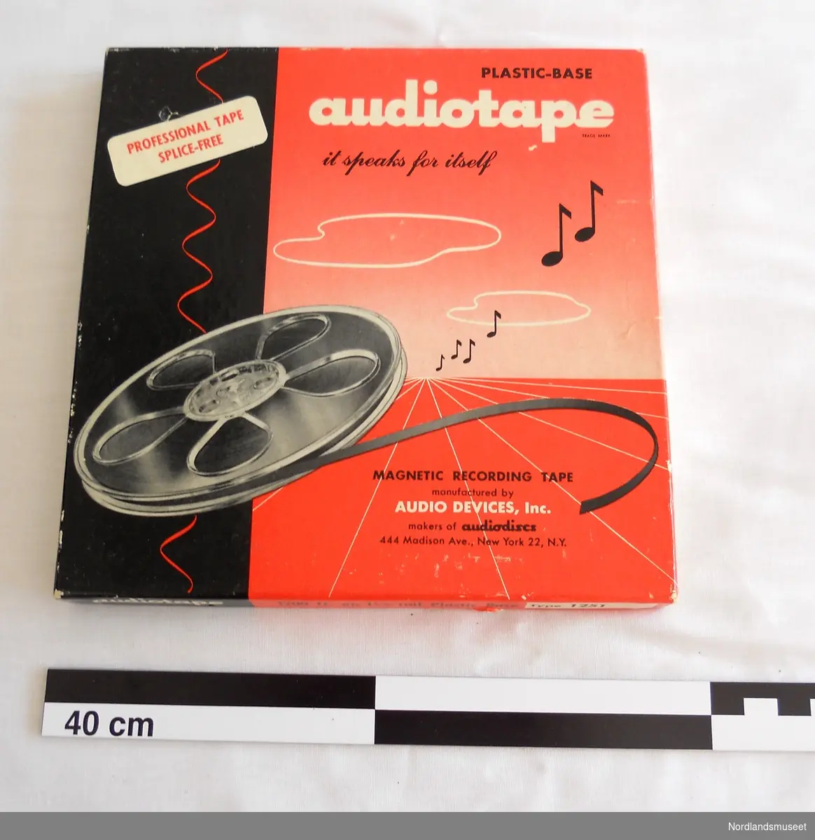 Lydbåndeske. Type Audiotape Type 651 etter Lyder Kvantoland.