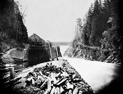 Krappeto sluser i Halden, etter ommbyggin, 1880-åra.

Se Ø