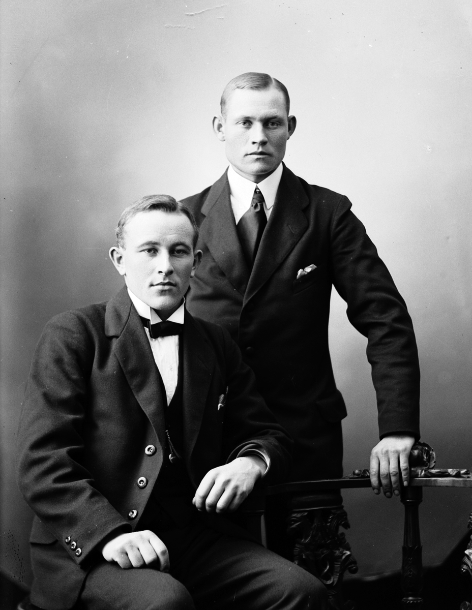 Ernst Åström och Hjalmar Wahlberg, Bönan

