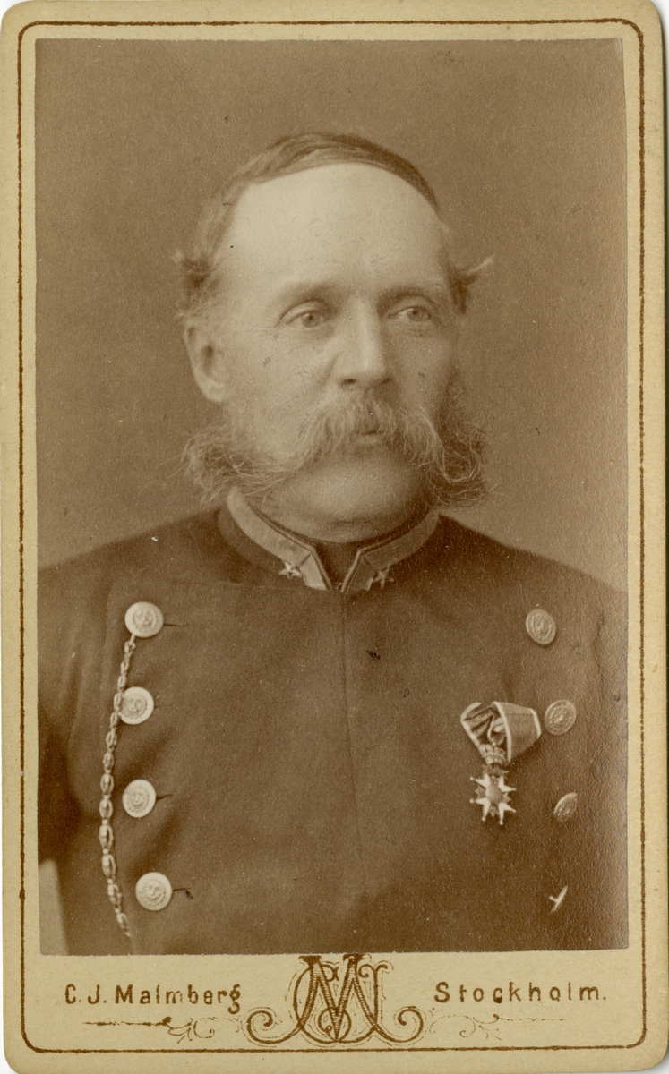 Porträtt av Arvid Theodor Wester, överstelöjtnant vid Västgöta regemente I 6.
Se även bild AMA.0021910 och AMA.0021975.