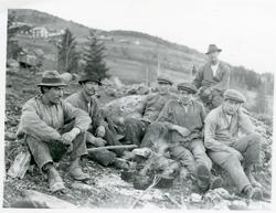 Ola og Even Erstadbråten. Åkerbryting på Thorshaug.