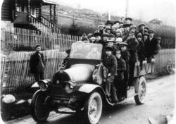 Lom og Skjåk framhaldsskule 1925-26 
Elevane på utflukt med