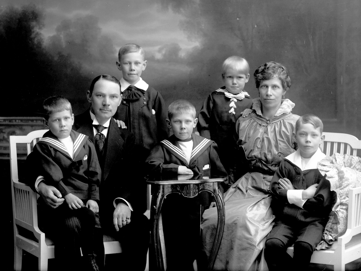 Familjen Hammar. Biografdirektör Erik Hammar, levde mellan åren 1880-1927. Ägde Röda Kvarn och Regina.