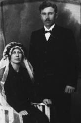 Brudebilde av Ingeborg Holtermann f.1896 - d.1967 og Olaf Pe