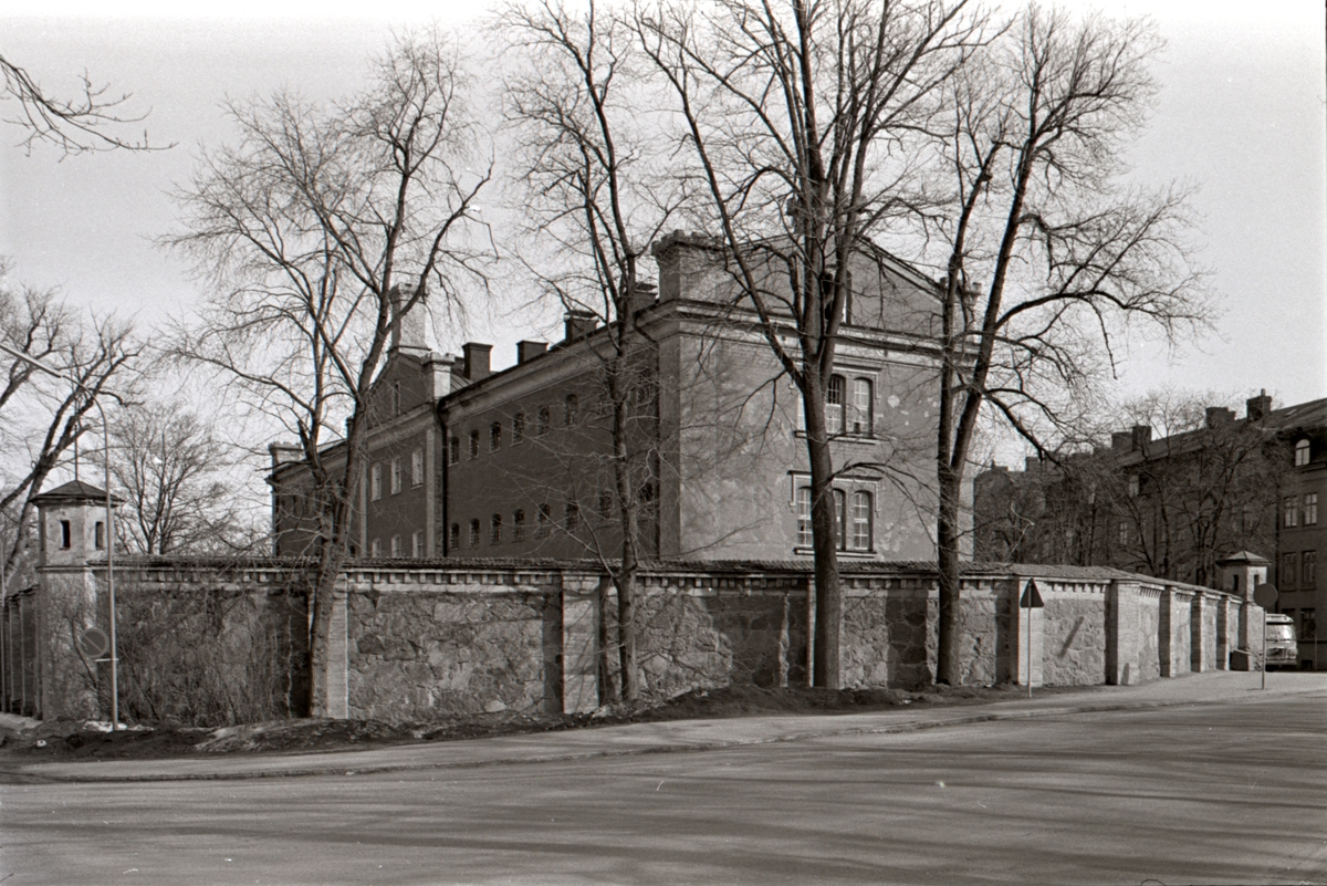Fängelsets västra sida från Västra vägen. Fängelset är omringat av en stenmur. I hörnen av muren är kraftigare pelare, stora nog att gå in i, med gluggar/öppningar i. 
När fängelset stod klart 1846 sågs det som en del av en ny och liberal fångvård. Det nya fängelsesystemet, med celler istället för logement, kallades Philadelphiasystemet. 
Fängelset var i bruk mellan åren 1846 och 1946 och togs sedan åter i bruk 1957. År 1966 lades det ned och byggnaden revs 1969. Idag (2000) ligger parkeringsplatsen Akilles på den gamla fängelsetomten.