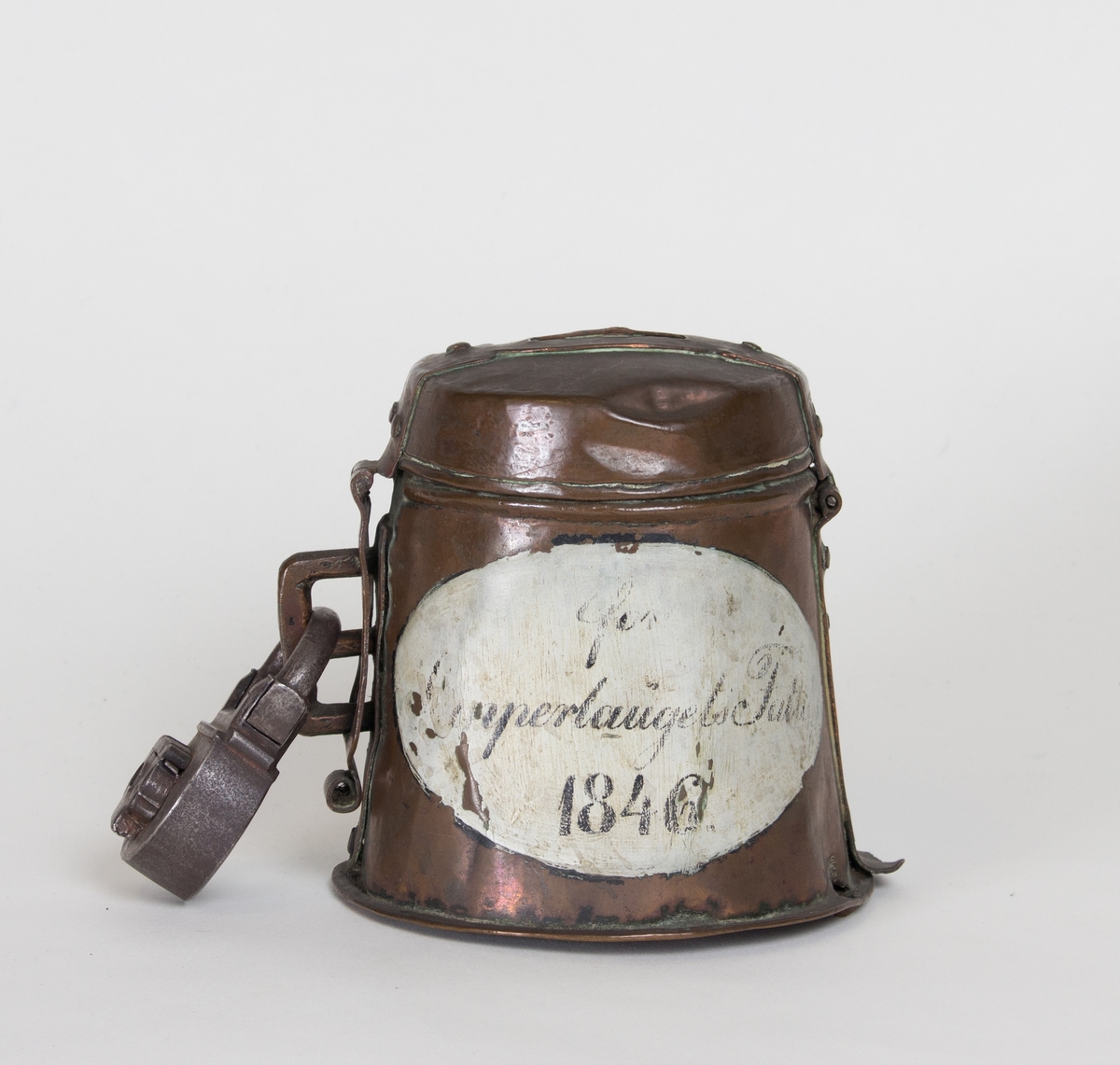 Kobberbørse (pengebørse) for skipperlaugets 
fattige 1846.